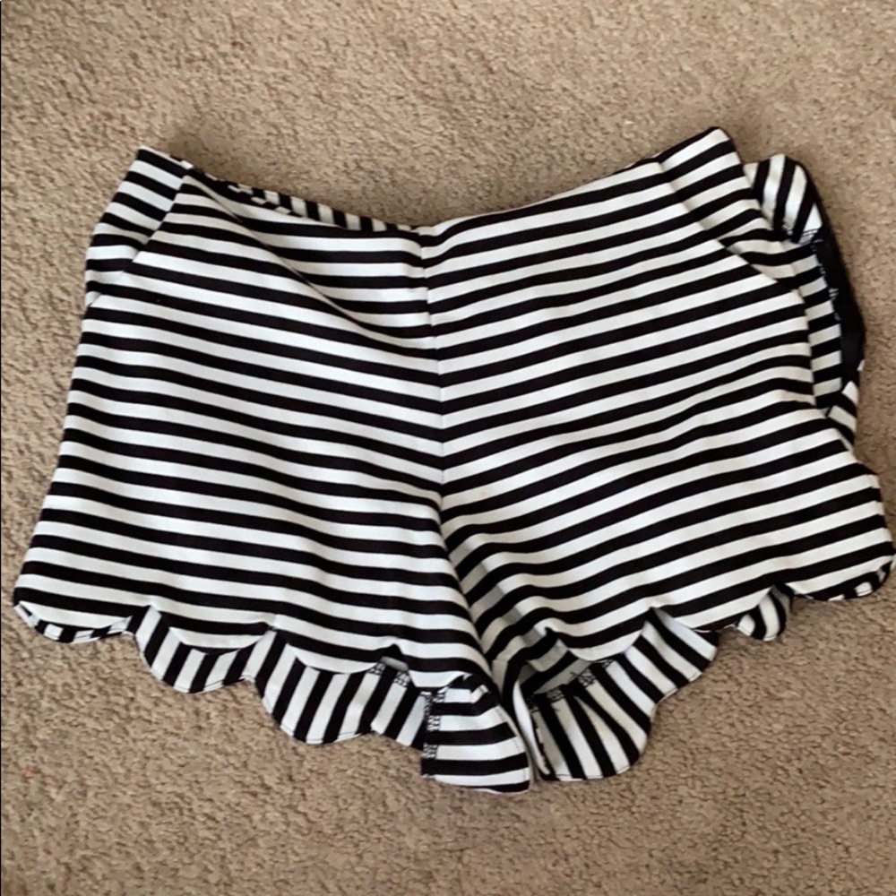 scalloped forever21 shorts